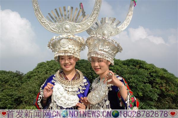 漂亮的苗家女.JPG