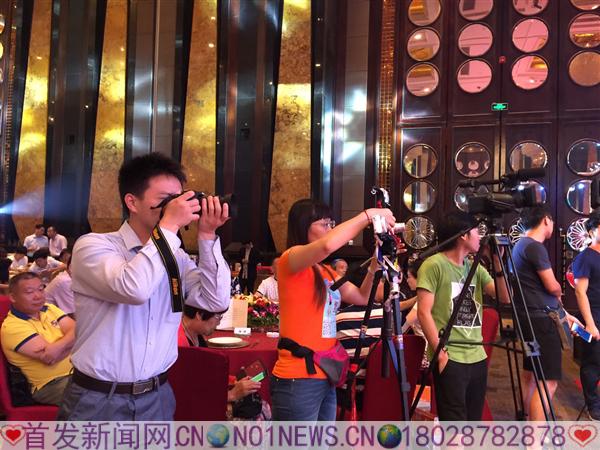 6月29日,贵州雷山旅游、招商、茶叶推介会在深圳大中华喜来登酒店召开。参加会议的十几家媒体和客商连番“烤问”县长。6.JPG